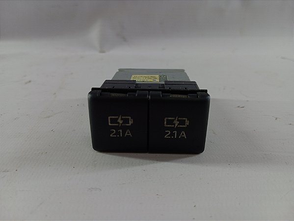 ENTRADA DUPLA USB ORIGINAL PAINEL TOYOTA YARIS 1.5 2023