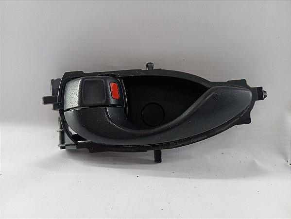 MAÇANETA INTERNA PORTA DIANTEIRA ESQUERDA TOYOTA YARIS 2023