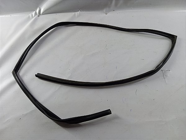 BORRACHA CONTORNO VIDRO DIANTEIRO ESQUERDO TOYOTA YARIS 2023