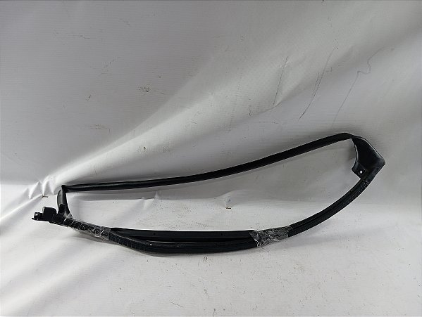 BORRACHA INFERIOR CONTORNO PORTA TRASEIRA DIREITA 208 2022