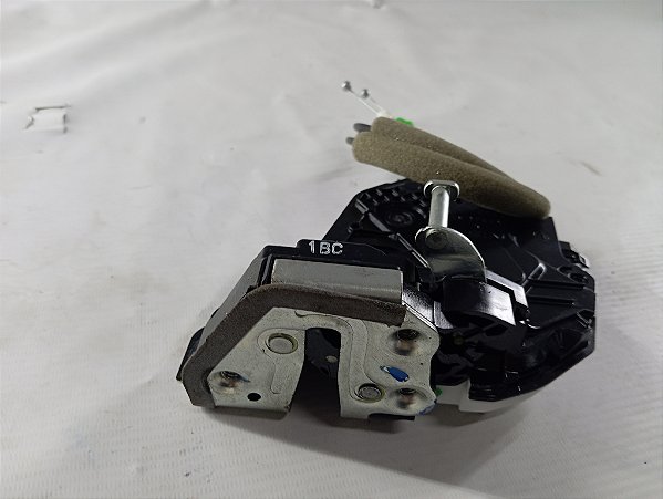 FECHADURA ELETRICA PORTA TRASEIRA DIREITA TOYOTA YARIS 21/22