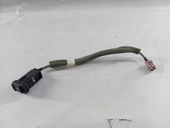 ENTRADA USB DO CONSOLE CENTRAL TOYOTA YARIS 21/22 ORIGINAL