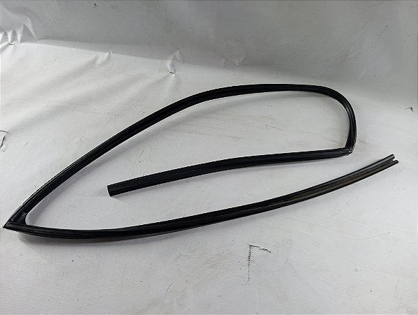 BORRACHA CONTORNO VIDRO DIANTEIRO DIREITO TOYOTA YARIS 21/22
