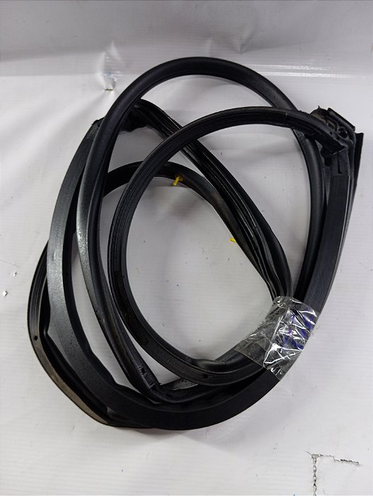 BORRACHA CONTORNO PORTA TRASEIRA ESQUERDA TOYOTA YARIS 21/22