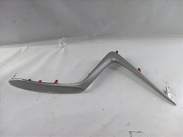 MOLDURA FRISO CENTRAL PAINEL LADO DIREITO TOYOTA YARIS 21/22