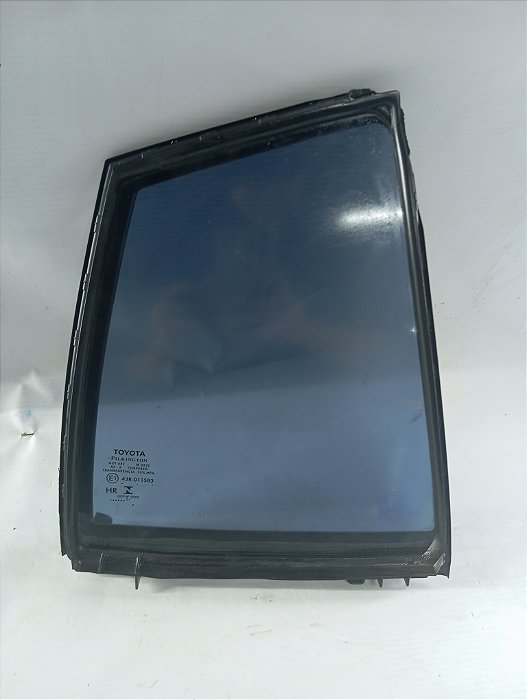 VIDRO VIGIA FIXO PORTA TRASEIRA DIREITA YARIS HATCH 21/22