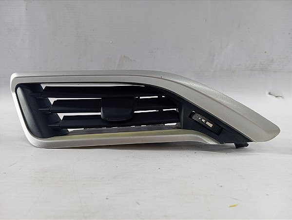 DIFUSOR AR LADO ESQUERDO PAINEL ORIGINA PEUGEOT 2008 2019/20