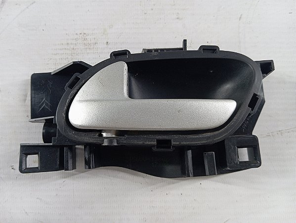 MAÇANETA INTERNA PORTA DIANTEIRA ESQUERDA PEUGEOT 2008 19/20