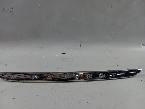 EMBLEMA INFERIOR PARACHOQUE GRADE PEUGEOT 208 2013 2014