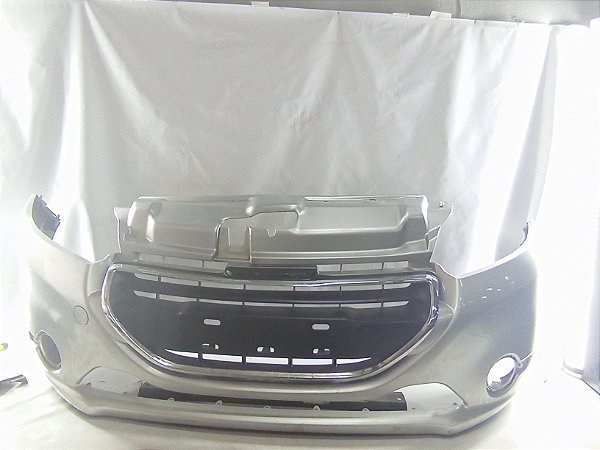 PARACHOQUE DIANT GRADE FRISO CROMADO PEUGEOT 208 2013 A 19