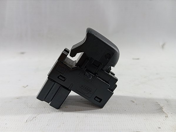 BOTAO COMANDO VIDRO TRASEIRO ESQUERDO NISSAN KICKS 2025