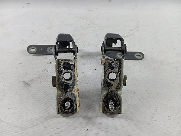 PAR DOBRADIÇA TAMPA TRASEIRA PORTA MALAS NISSAN KICKS 2025