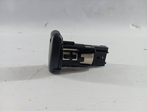 CONECTOR PLUG 12V TOMADA CARREGADOR NISSAN KICKS 2025