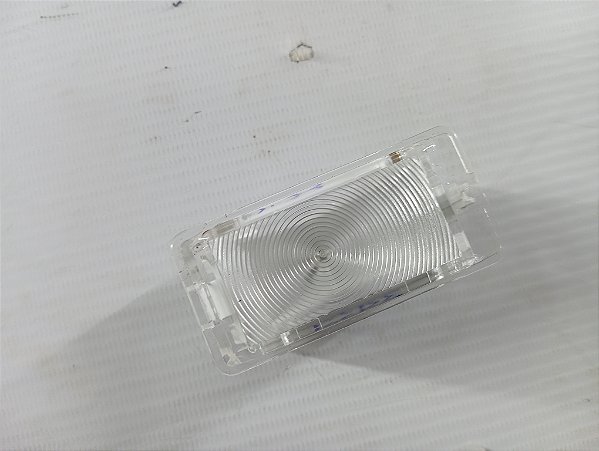 LUZ INTENRA PORTA MALAS LADO DIREITO NISSAN KICKS 2025
