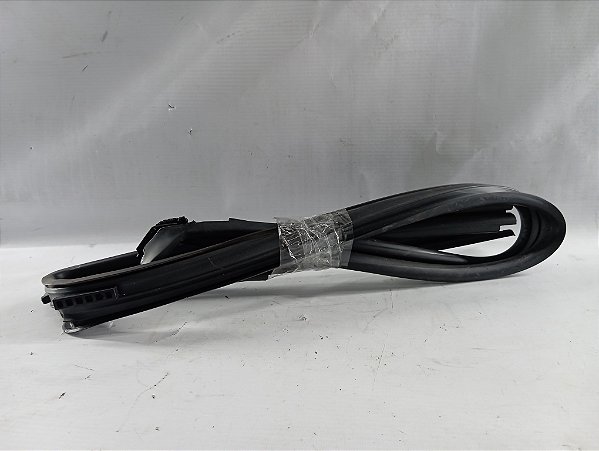 BORRACHA CONTORNO VIDRO DIANTEIRO ESQUERDO NISSAN KICKS 2025
