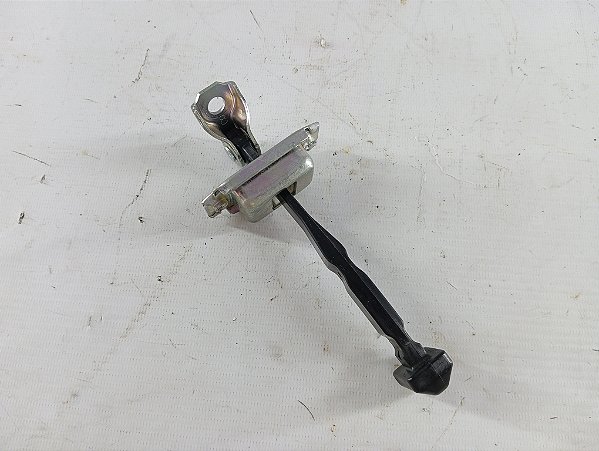 LIMITADOR PORTA TRASEIRA DIREITA NISSAN KICKS 2025