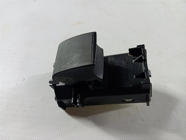 BOTAO COMANDO VIDRO PORTA TRASEIRA DIREITA YARIS 2023