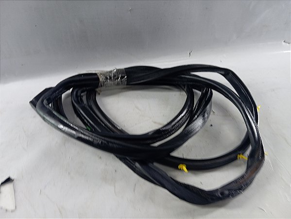 BORRACHA CONTORNO PORTA TRASEIRA ESQUERDA TOYOTA YARIS 2023