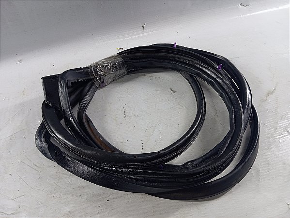 BORRACHA CONTORNO PORTA TRASEIRA DIREITA TOYOTA YARIS 2023