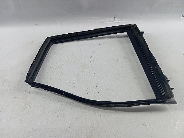 BORRACHA VIDRO VIGIA TRASEIRA ESQUERDA TOYOTA YARIS 2023