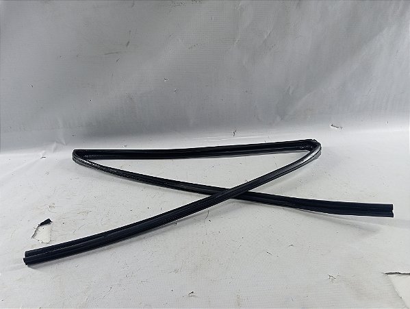 BORRACHA CONTORNO VIDRO TRASEIRA DIREITA TOYOTA YARIS 2023