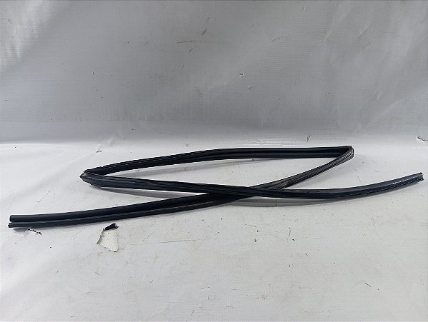 BORRACHA CONTORNO VIDRO TRASEIRO ESQUERDO TOYOTA YARIS 2023