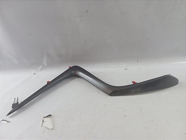 MOLDURA FRISO CENTRAL LADO ESQUERDO PAINEL TOYOTA YARIS 2023