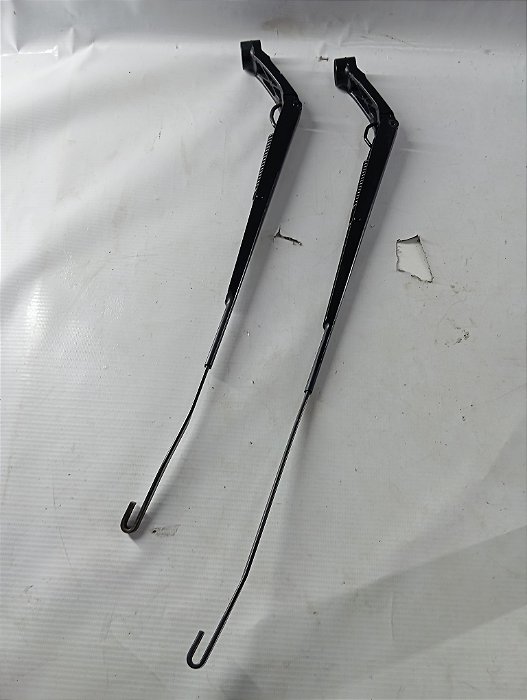 PAR HASTES LIMPADOR PARABRISA DIANTEIRO TOYOTA YARIS 2023