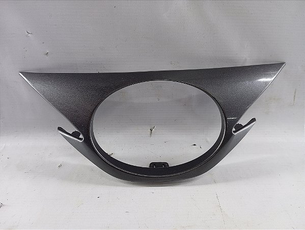 MOLDURA BASE EMBLEMA PARACHOQUE DIANTEIRO TOYOTA YARIS 2023