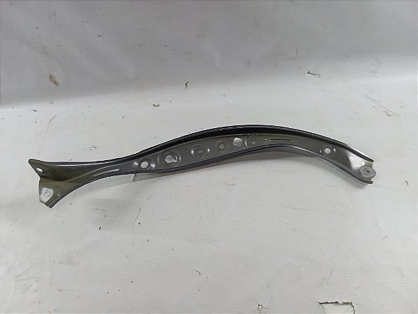 SUPORTE SUPERIOR CAPO MOLDUR FAROL ESQUERD TOYOTA YARIS 2023