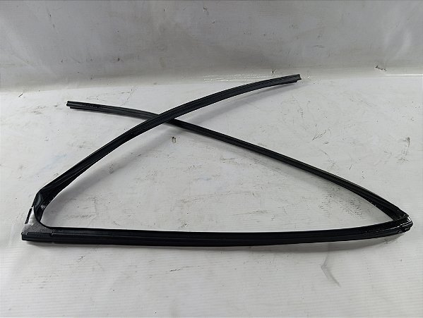 BORRACHA CONTORNO VIDRO TRASEIRO ESQUERDO YARIS HATCH 2019