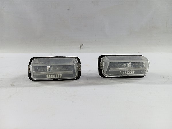 PAR LUZ DA PLACA ORIGINAL TOYOTA YARIS HATCH 2019 ORIGINAL