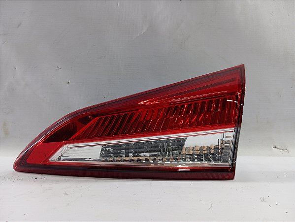 LANTERNA TAMPA TRASEIRA LD DIREITO TOYOTA YARIS HATCH 2019