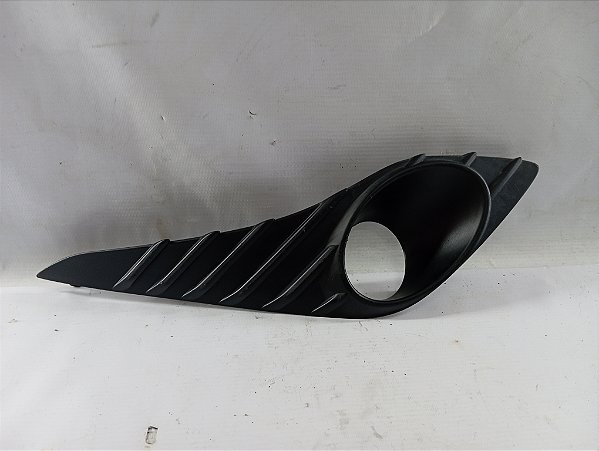 MOLDURA FAROL MILHA LADO DIREITO TOYOTA YARIS 2019 ORIGINAL
