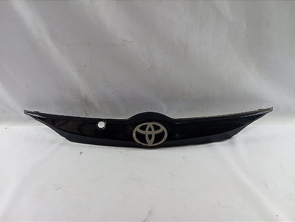 APLIQUE TAMPA TRASEIRA PORTA MALAS TOYOTA YARIS HATCH 2019