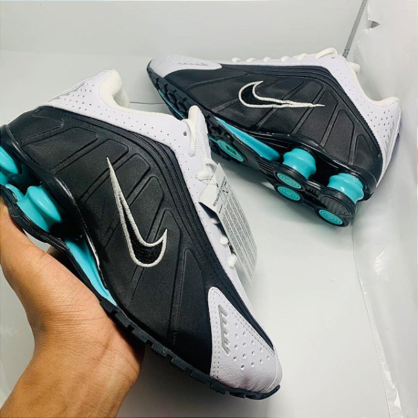 Ténis Nike Shox R4 Preto Com Detalhes Verde Aguá e Branco Com Frete Grátis  - Outlet Magrinho - Os Melhores Preços só Aqui!