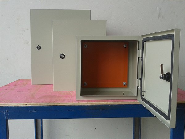 caixa para montagem elétrica 400x400x200 de chapa de aço carbono pronta entrega