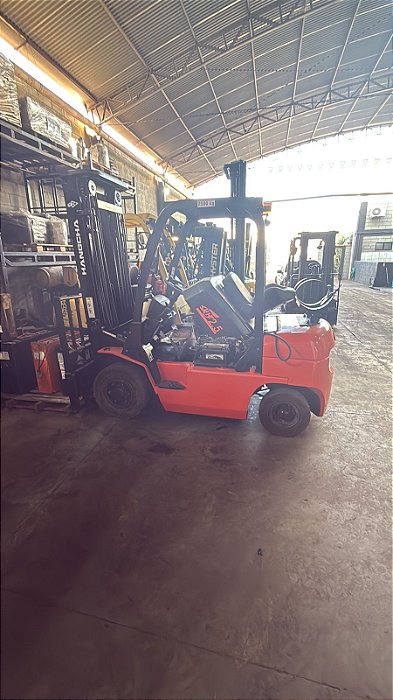 EMPILHADEIRA HANGCHA MODELO : CPQD25, 2,5 TON, TRIPLEX 4,7 MTRS COM DESLOCADOR, 2014
