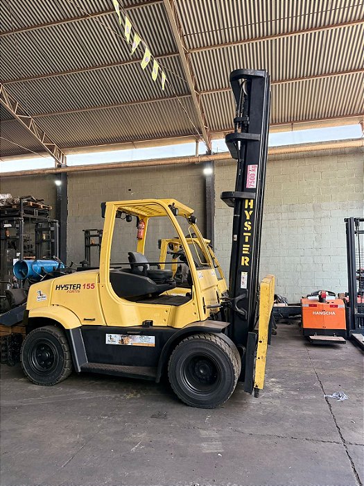 EMPILHADEIRA HYSTER MODELO : H155FT TORRE : TRIPLEX ESPECIAL DE 8,6 MTRS COM DESLOCADOR CAPACIDADE : 7,0 TON ANO : 2014