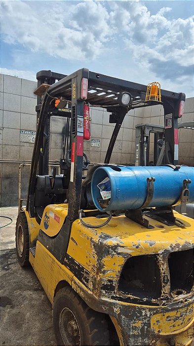 EMPILHADEIRA YALE MODELO : 60VX ANO : 2010 TORRE : DUPLEX COM DESLOCADOR CAPACIDADE : 3 TON