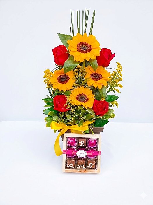 Arranjo de Girassol com Rosas e Chocolates