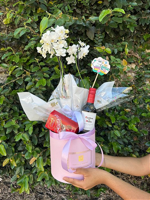 Luxuosa Caixa Box Com Flores, Bebida e Chocolate