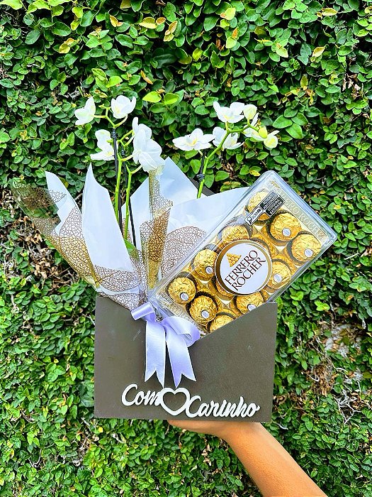 Envelope Floral de Madeira com Mini Orquídea e Chocolates Ferrero