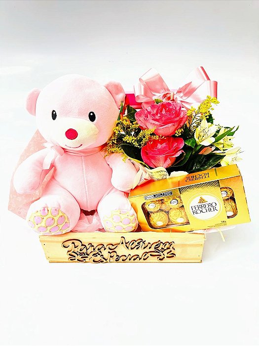 Baú com Pelúcia Fofinha Com Arranjo  De Rosas & Chocolate
