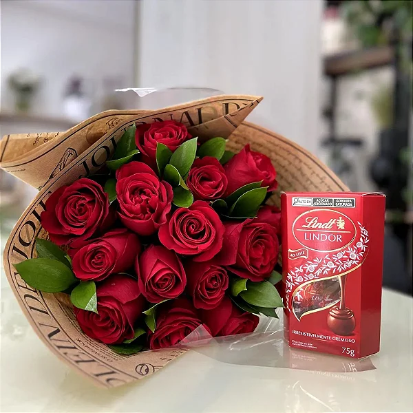 Buquê de 12 Rosas Vermelhas Com Chocolate Lindt 75g