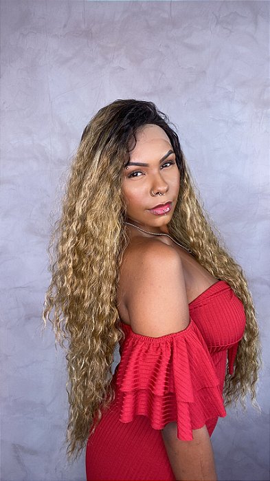 Detalhe da Lace Front Cinthia Loira Exclusive