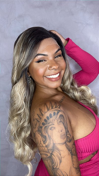 Peruca Lace Front Leslie Loiro 613A caimento ondulado