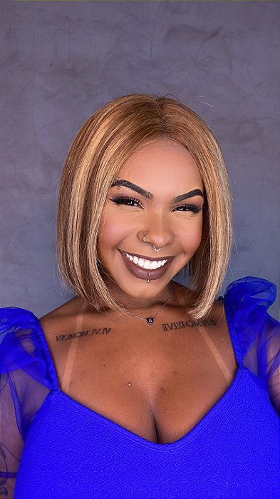 Peruca Holley Loiro Mechas sorriso e caimento