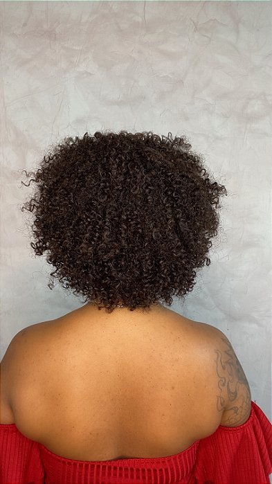Peruca Afro Nikki vista de costas