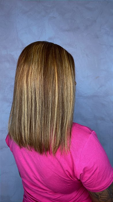 Peruca Pretty Loiro Mechas vista de costas